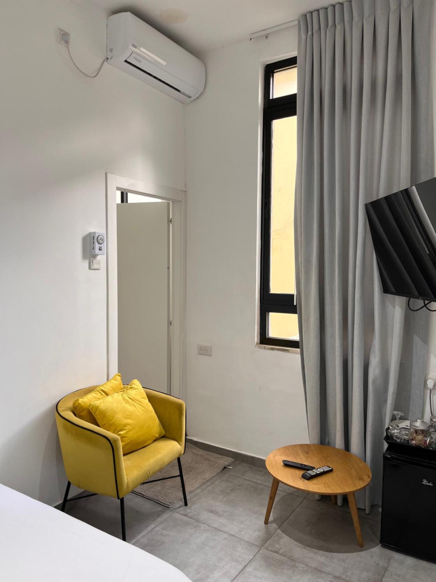 Yona 8 Bed & Breakfast Тел Авив Екстериор снимка