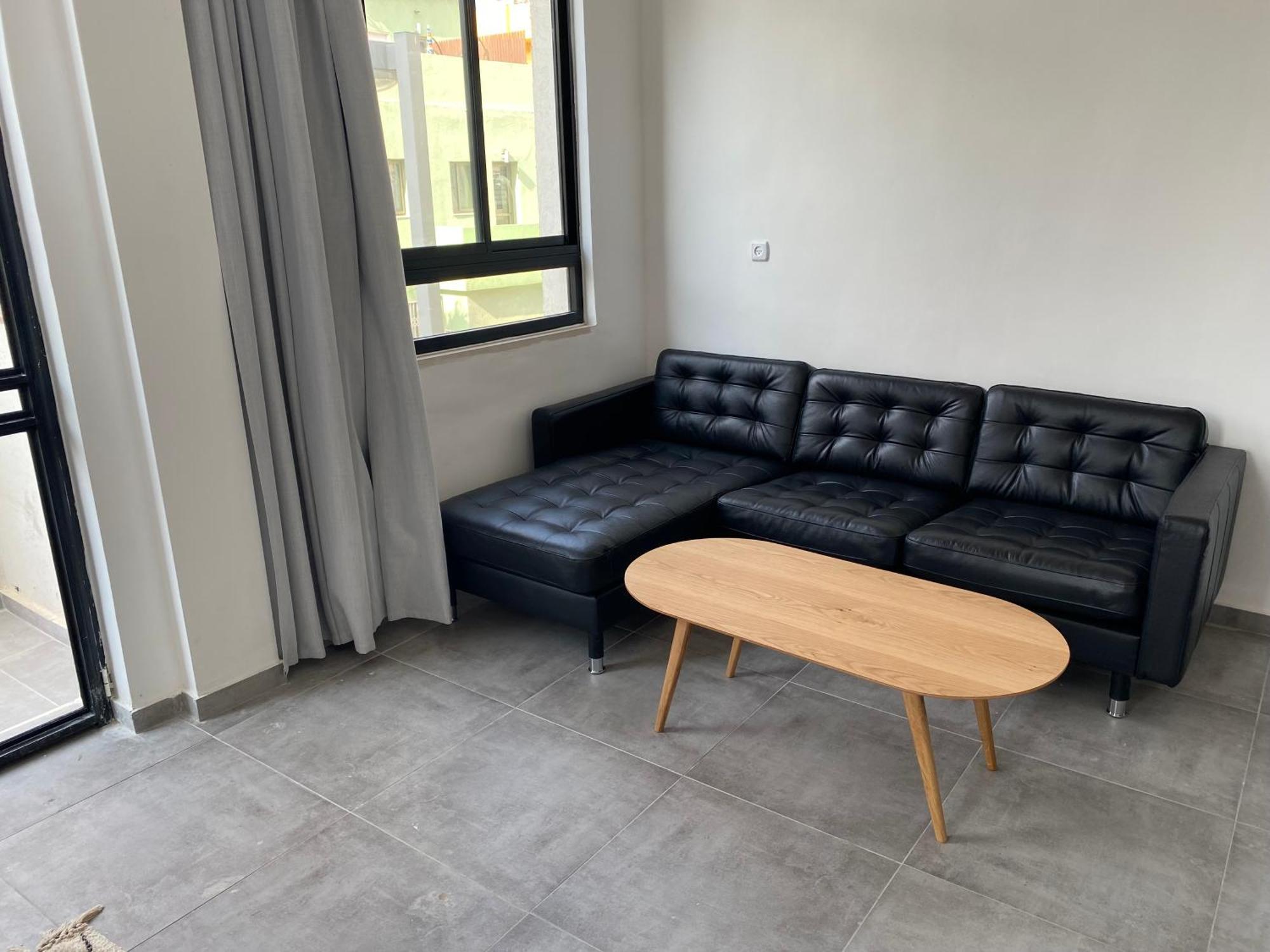 Yona 8 Bed & Breakfast Тел Авив Стая снимка