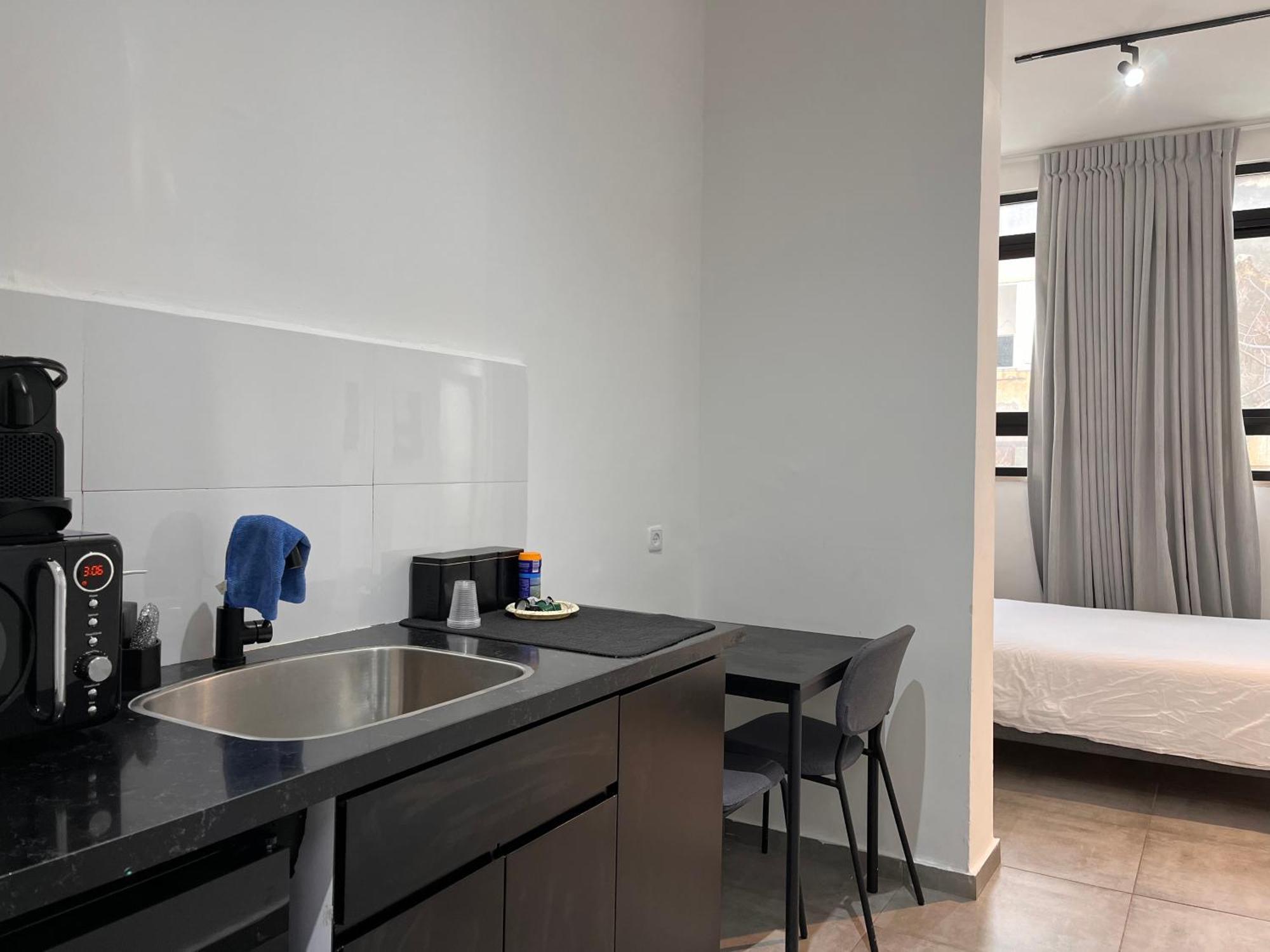 Yona 8 Bed & Breakfast Тел Авив Екстериор снимка