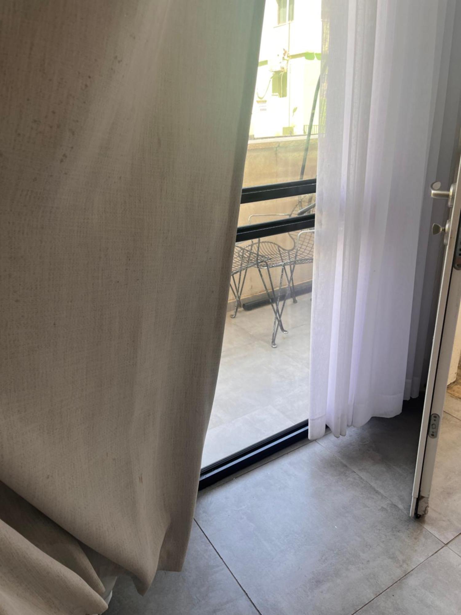Yona 8 Bed & Breakfast Тел Авив Стая снимка